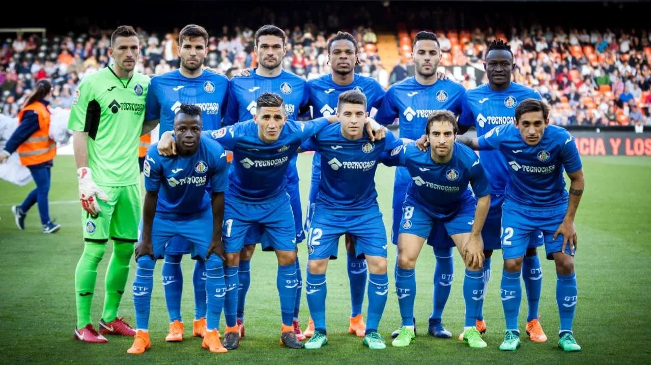 Getafe players posing for team photo