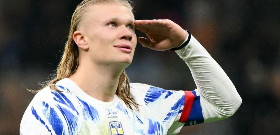 Colin Hendry Faces the Challenge of Stopping Erling Haaland: A Near Impossible Task