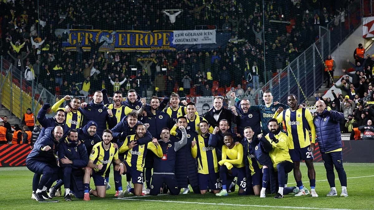 Fenerbahçe team celebrating with fans Fenerbahçe team celebrating with fans