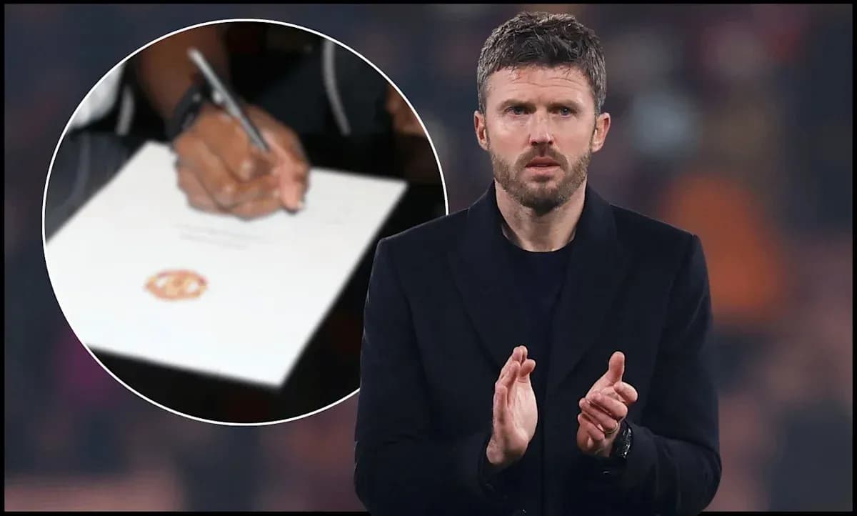 Michael Carrick applauding during Manchester United event Michael Carrick applauding during Manchester United event
