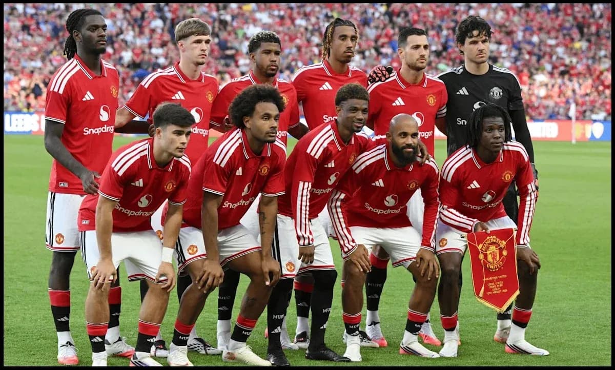 Manchester United team posing for a group photo Manchester United team posing for a group photo