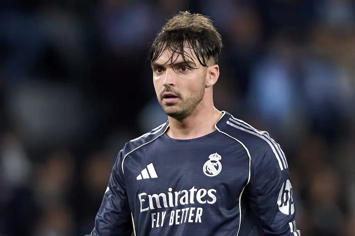 Goalkeeper in Real Madrid uniform during match Goalkeeper in Real Madrid uniform during match