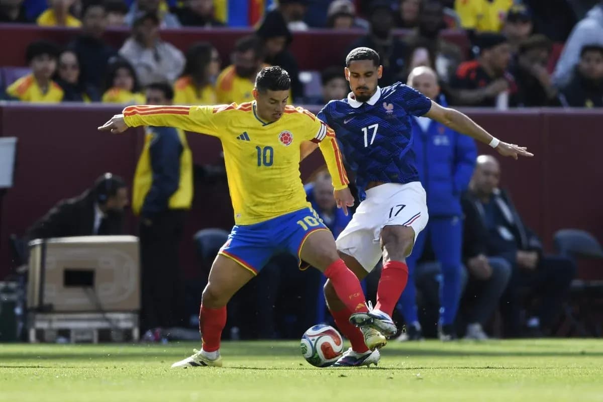Colombian and French players contesting the ball Colombian and French players contesting the ball