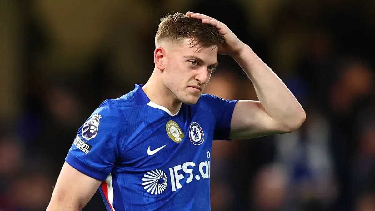 Chelsea player looking frustrated during match Chelsea player looking frustrated during match