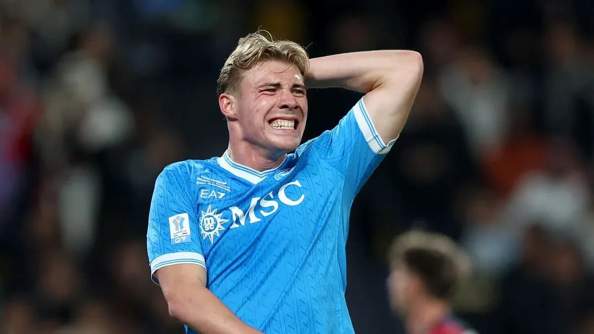 Player in blue jersey reacting during match Player in blue jersey reacting during match