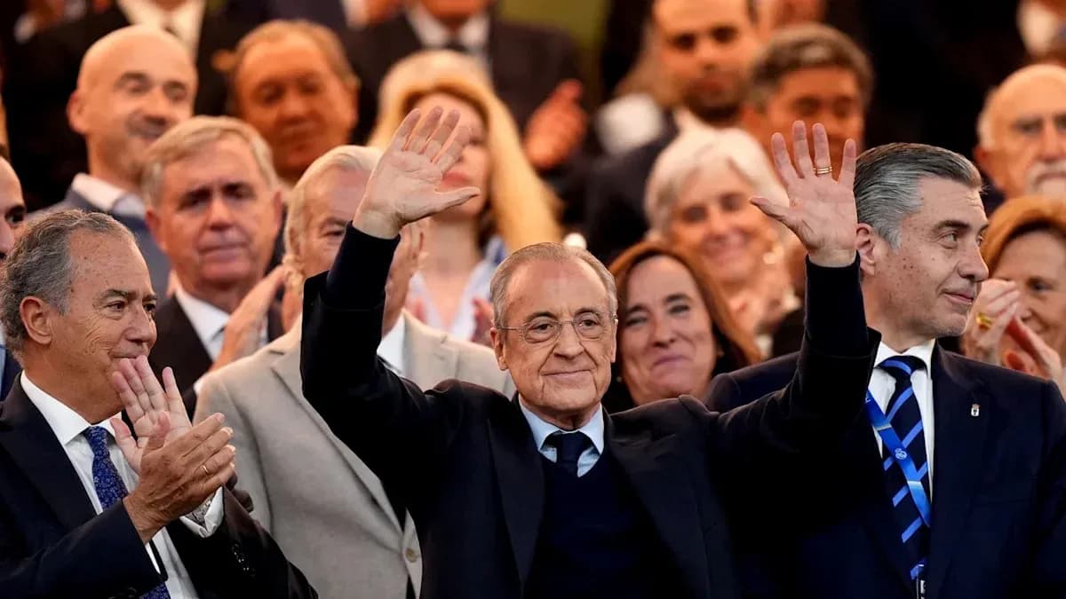 Group of people applauding at an event Group of people applauding at an event