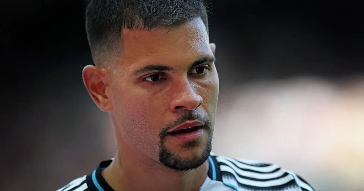 Player wearing a striped jersey, focused expression Player wearing a striped jersey, focused expression