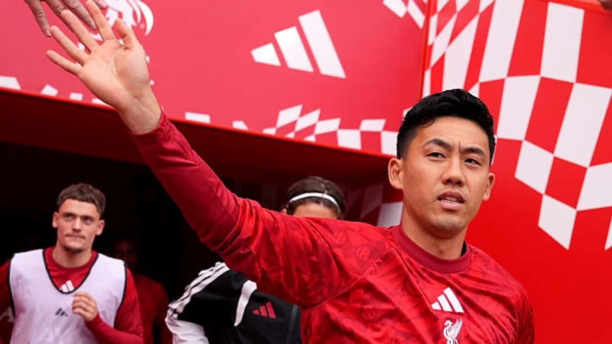 Player waving while entering the pitch tunnel Player waving while entering the pitch tunnel