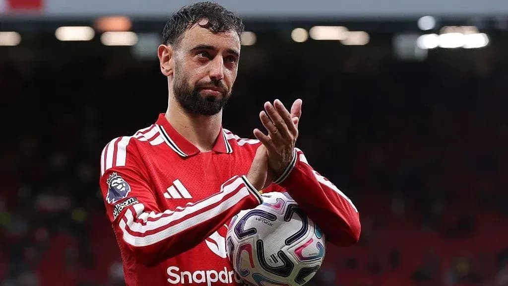 Bruno Fernandes applauding fans after match Bruno Fernandes applauding fans after match