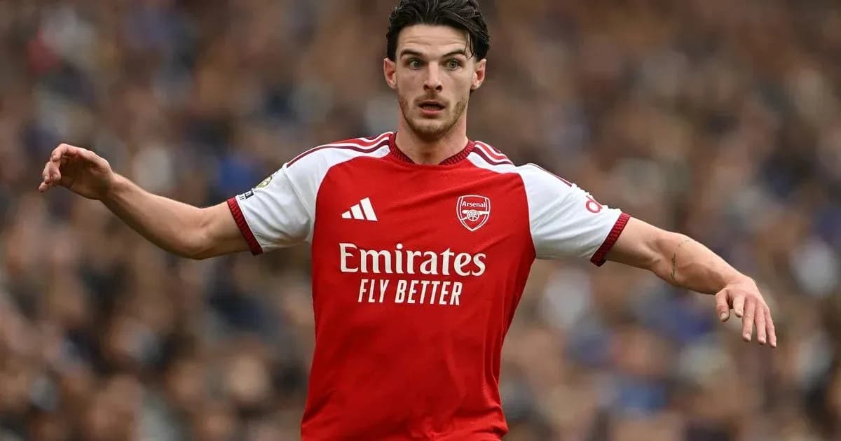 Player in Arsenal jersey during match action Player in Arsenal jersey during match action