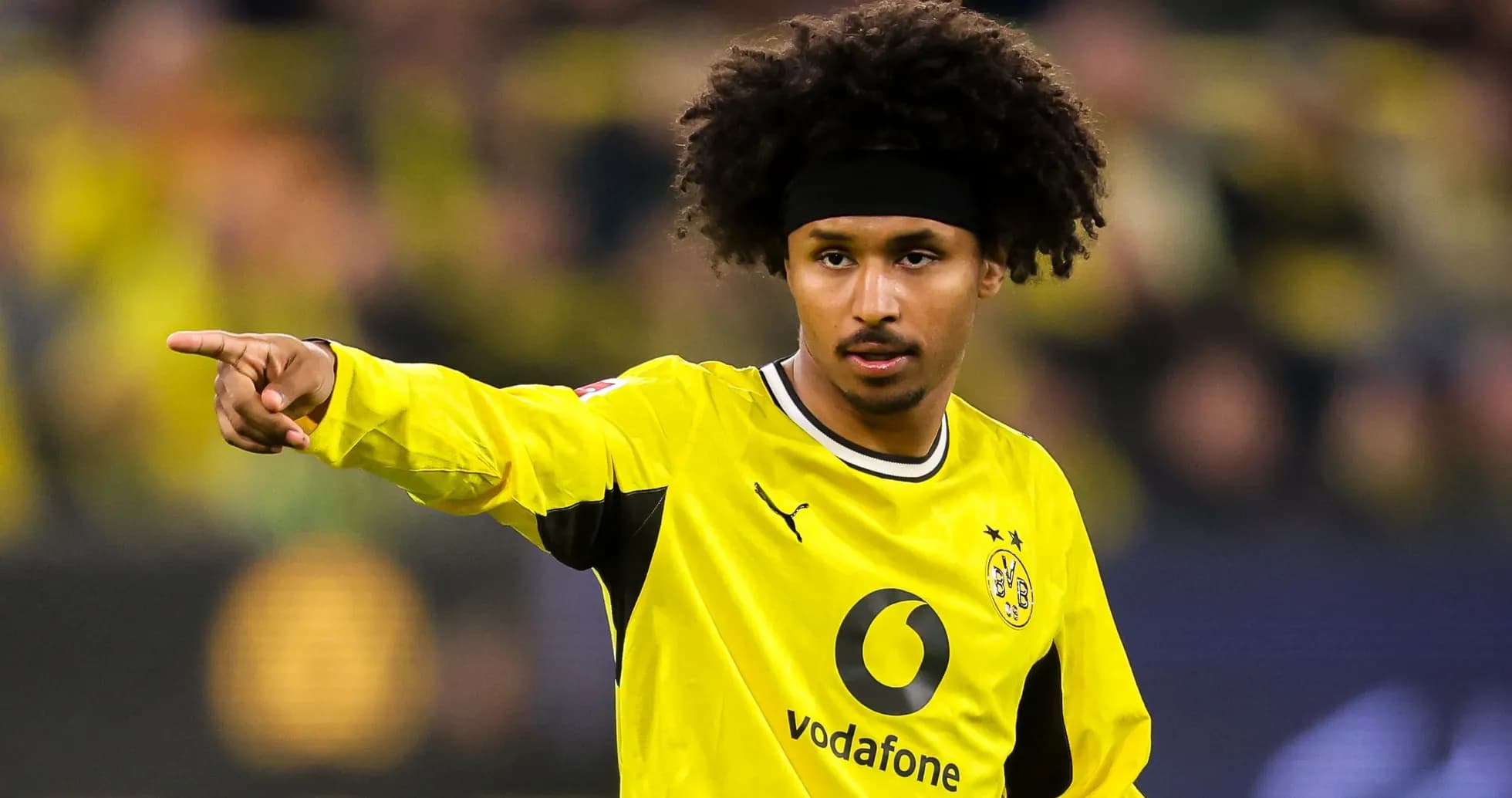 Player in yellow jersey pointing during match Player in yellow jersey pointing during match
