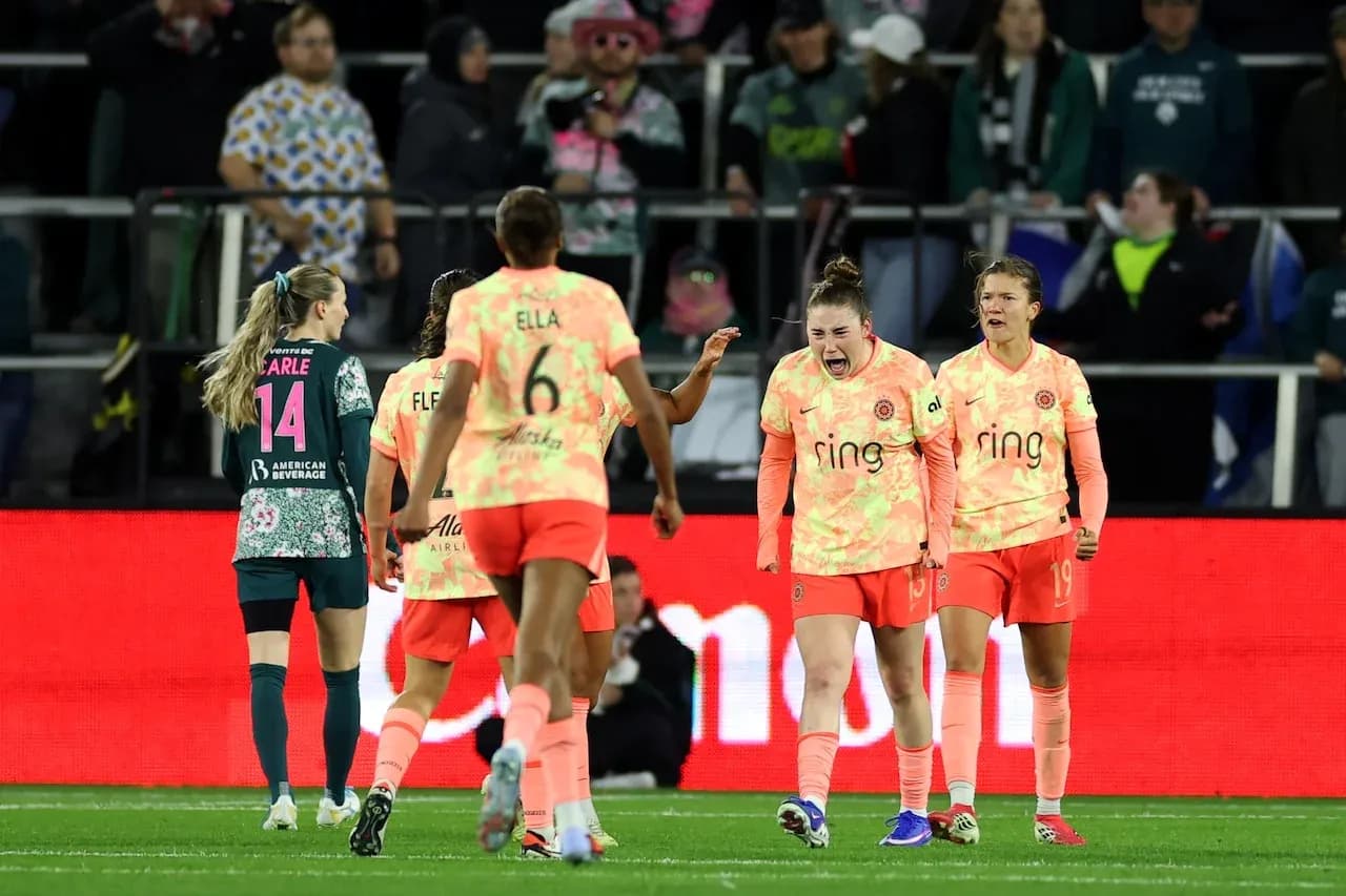 Portland Thorns players celebrating a goal Portland Thorns players celebrating a goal