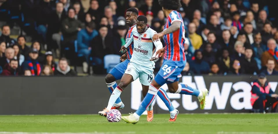 Brentford player dribbling against Crystal Palace Brentford player dribbling against Crystal Palace