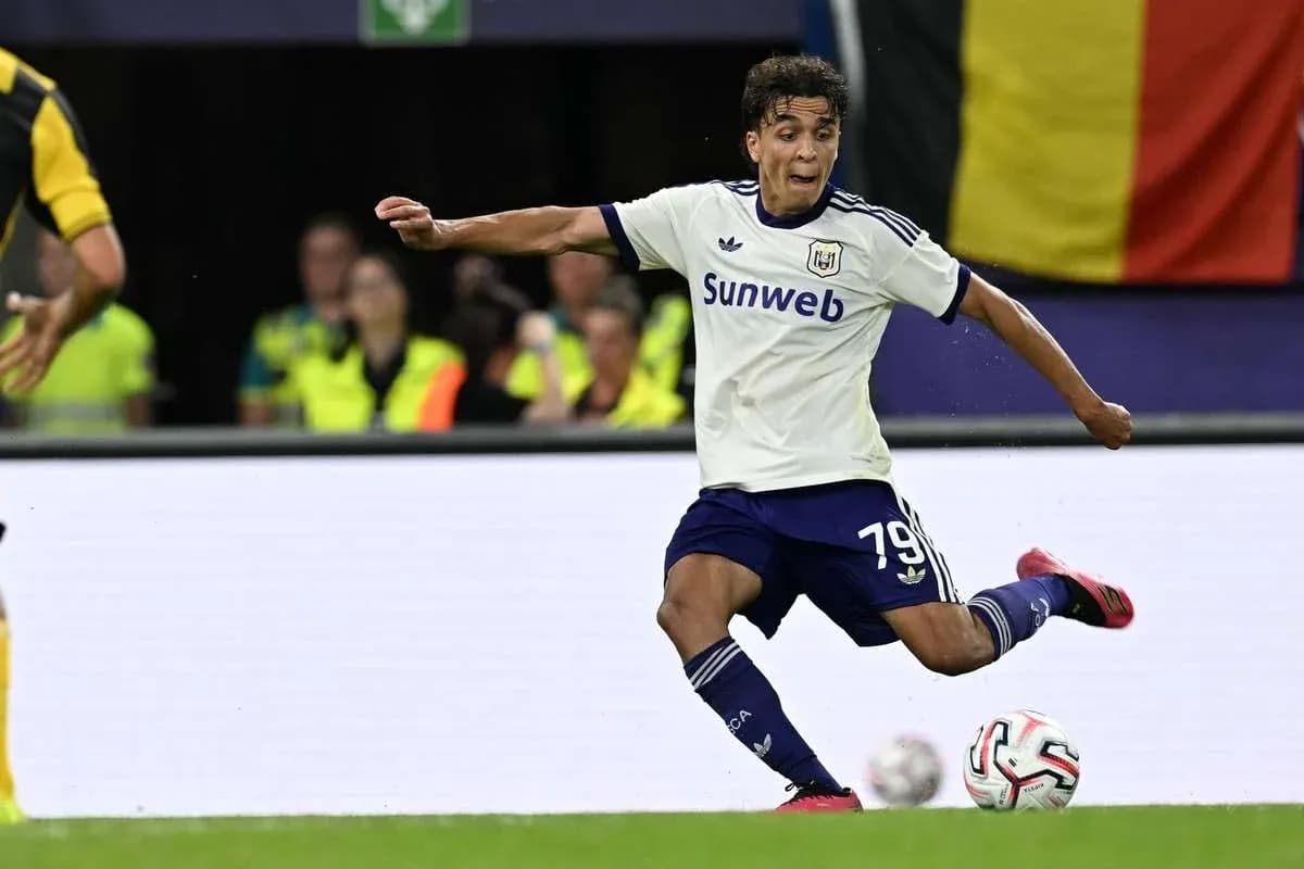 Anderlecht player dribbling during Europa League match Anderlecht player dribbling during Europa League match