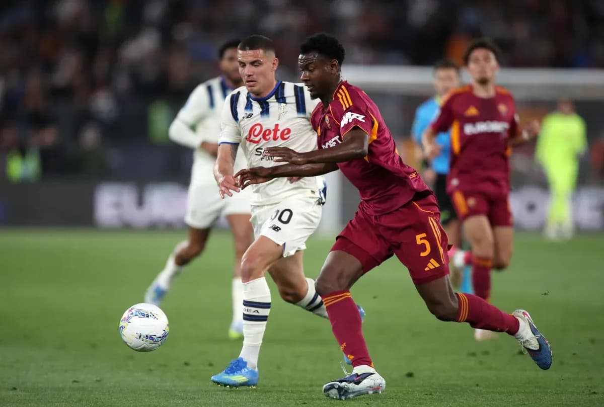 AS Roma player challenging Atalanta for the ball AS Roma player challenging Atalanta for the ball