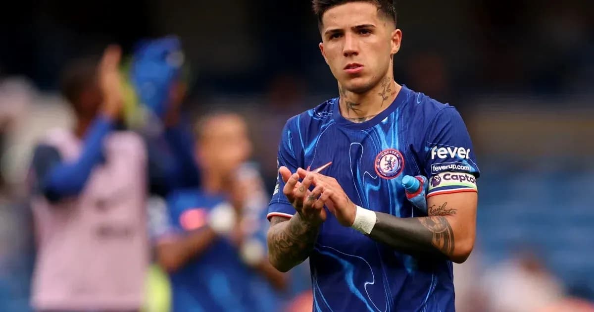 Player applauding fans in Chelsea kit Player applauding fans in Chelsea kit