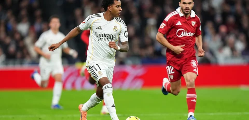 Player dribbling the ball during Sevilla vs Real Madrid Player dribbling the ball during Sevilla vs Real Madrid