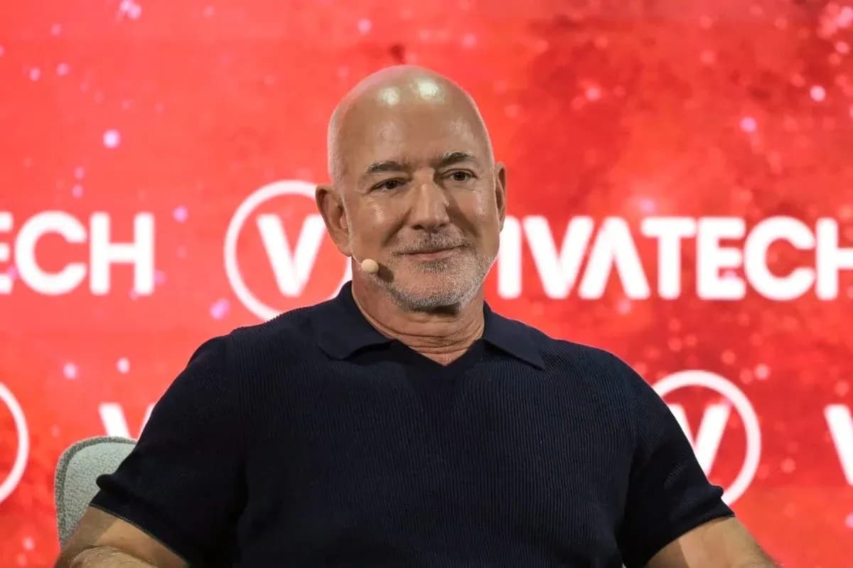Speaker at VivaTech conference with red background Speaker at VivaTech conference with red background