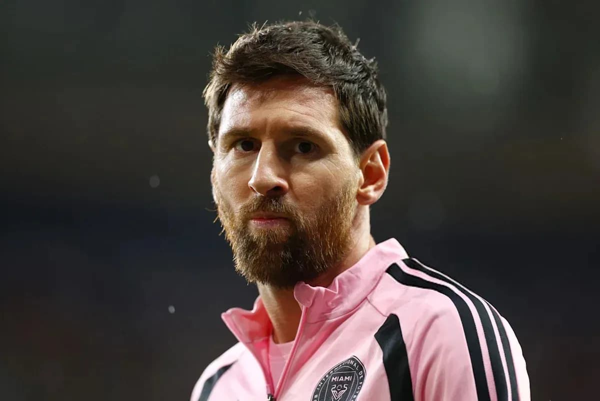 Player in pink jersey during a match Player in pink jersey during a match