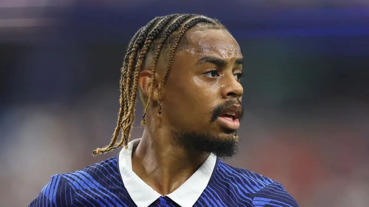 Player with braided hair during match action Player with braided hair during match action