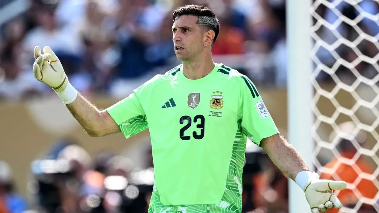 Goalkeeper in green jersey gesturing during match Goalkeeper in green jersey gesturing during match