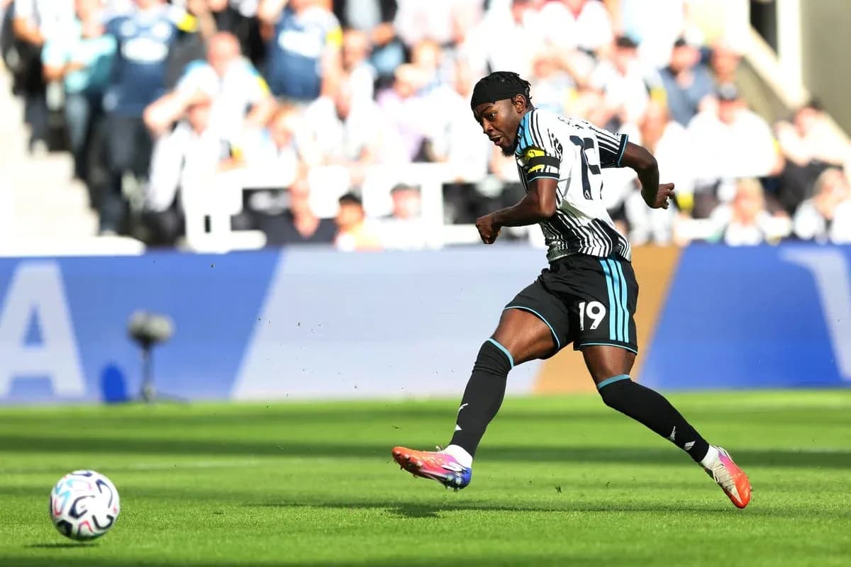 Player in Newcastle kit kicking the ball Player in Newcastle kit kicking the ball