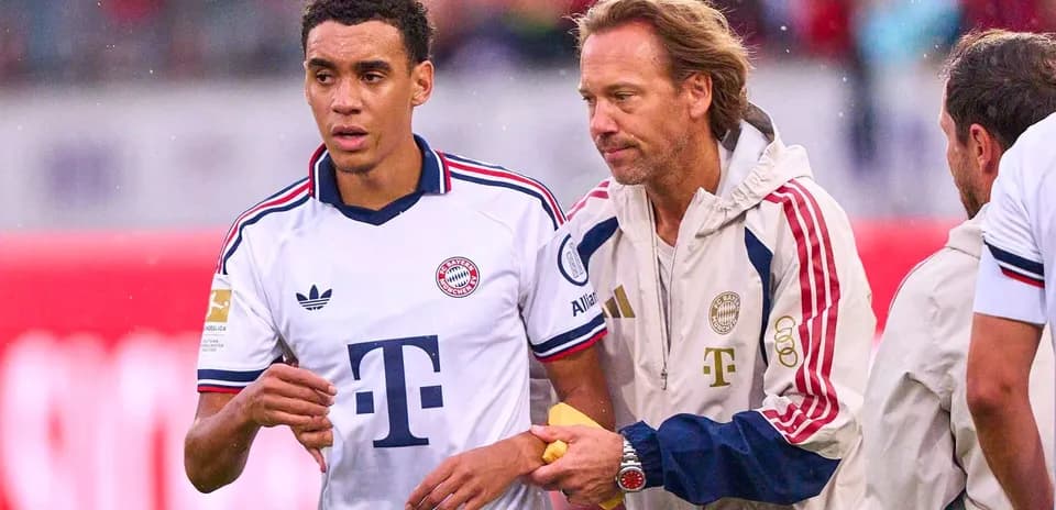 Bayern Munich player receiving guidance from coach Bayern Munich player receiving guidance from coach
