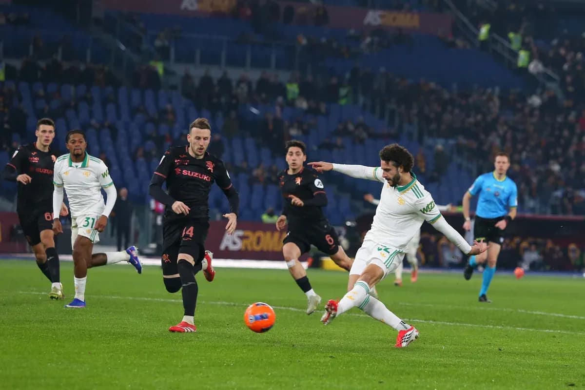 Players competing for the ball in Serie A match Players competing for the ball in Serie A match