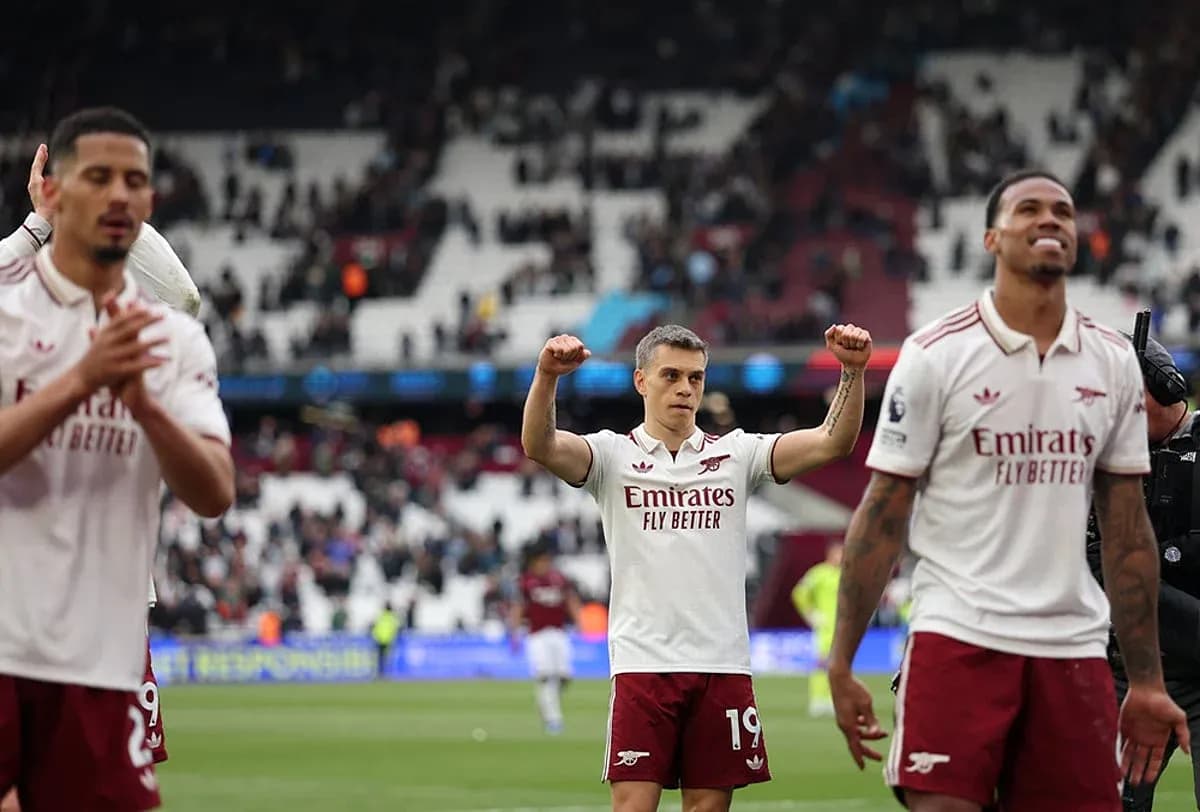 Arsenal players celebrating after the match Arsenal players celebrating after the match