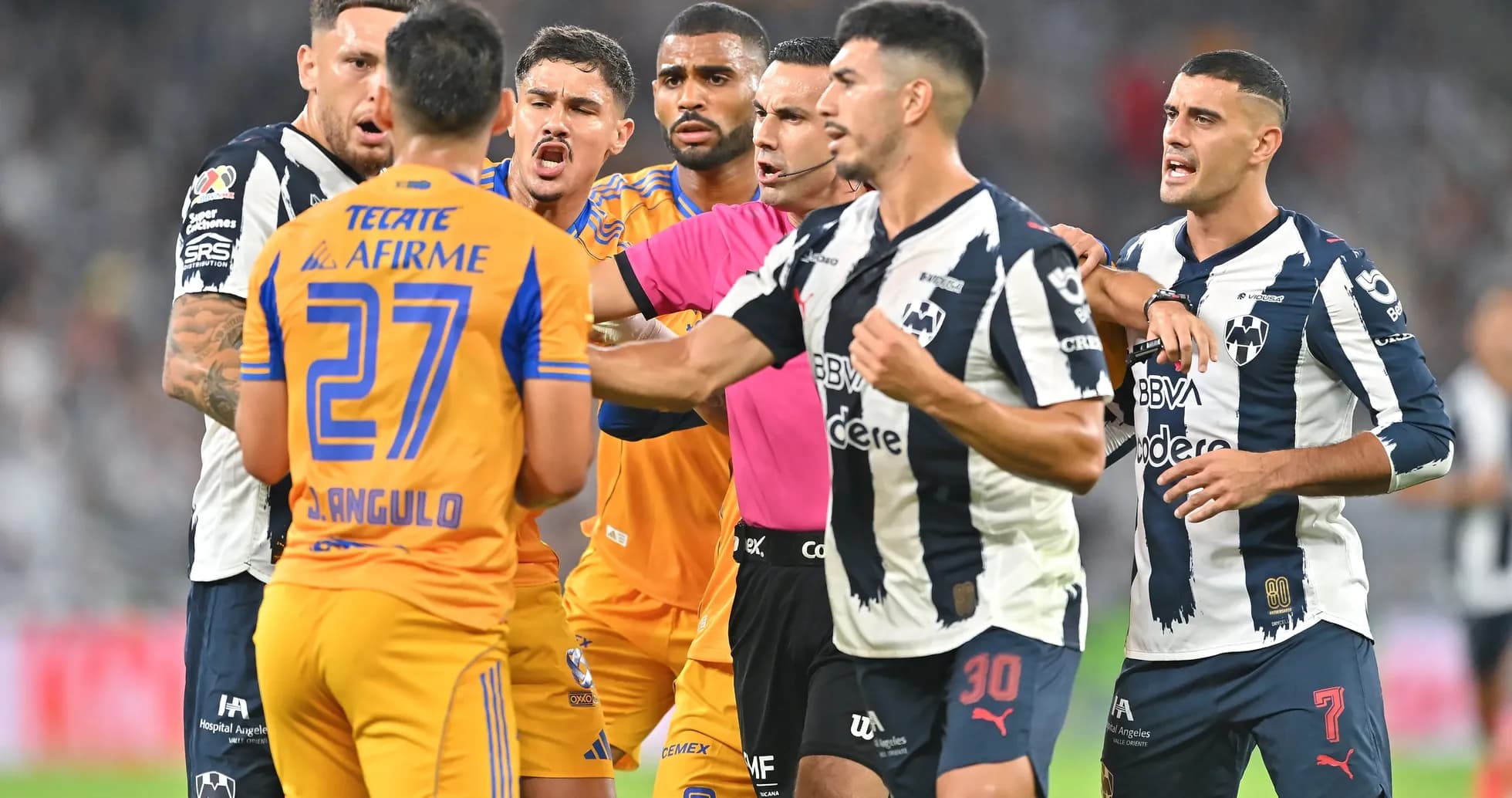Players arguing during Monterrey vs Tigres UANL match Players arguing during Monterrey vs Tigres UANL match