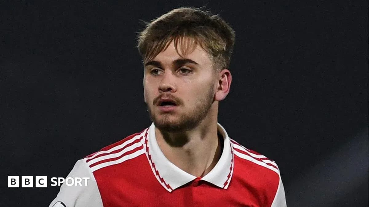 Player in Arsenal kit during match action Player in Arsenal kit during match action