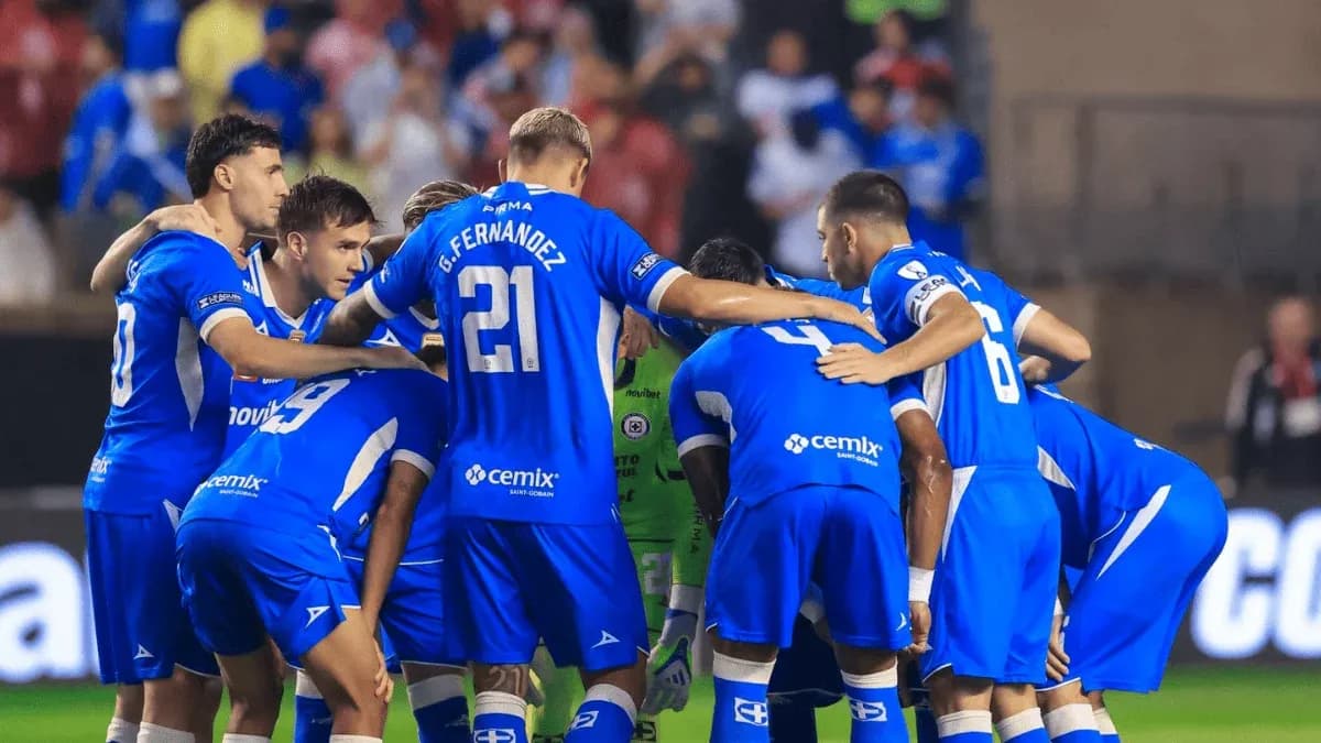 Cruz Azul players in a huddle before match Cruz Azul players in a huddle before match