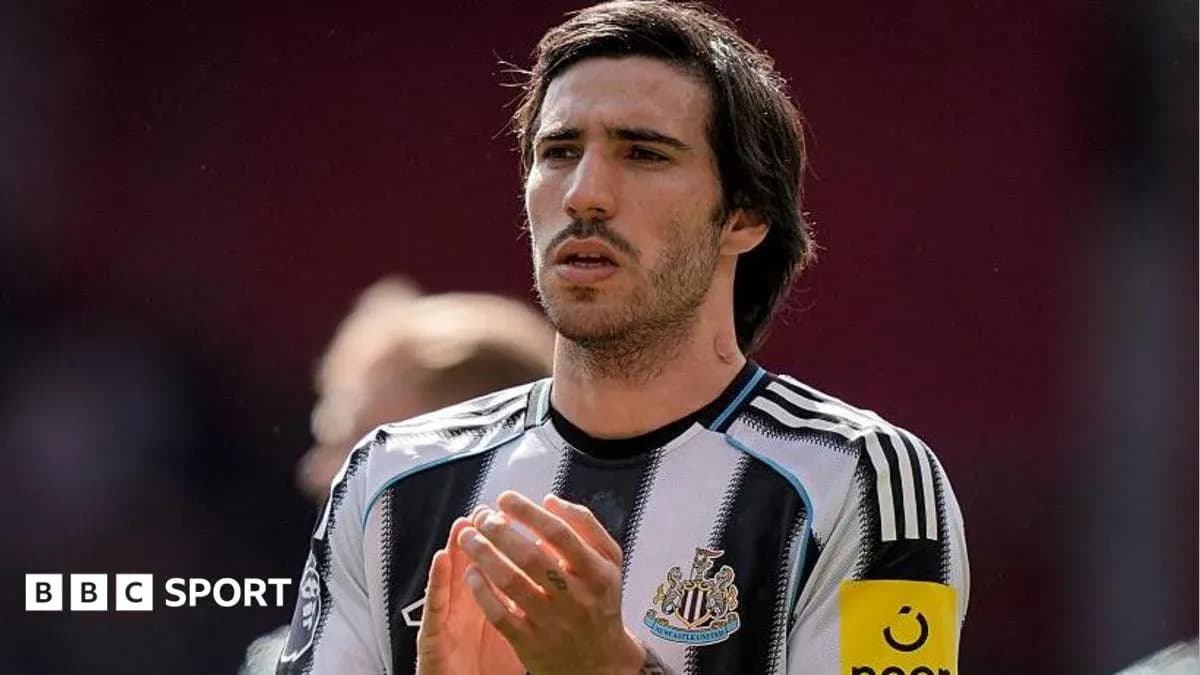 Player applauding on the field in Newcastle kit Player applauding on the field in Newcastle kit