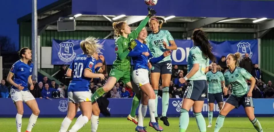 Goalkeeper making a save during Everton vs Leicester match Goalkeeper making a save during Everton vs Leicester match