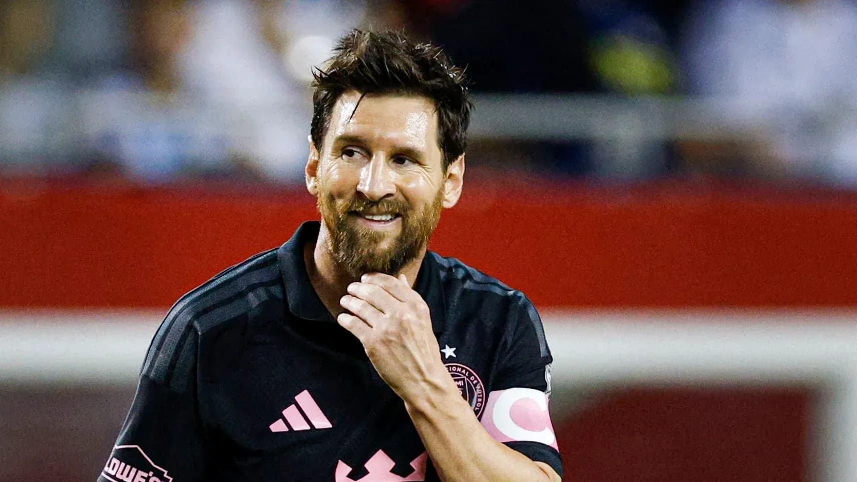 Player in black jersey with pink accents during match Player in black jersey with pink accents during match