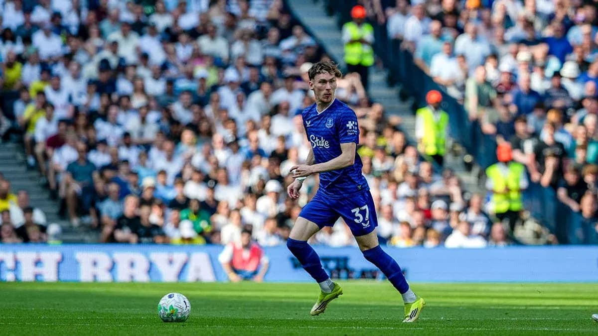 Player in blue jersey dribbling during match Player in blue jersey dribbling during match