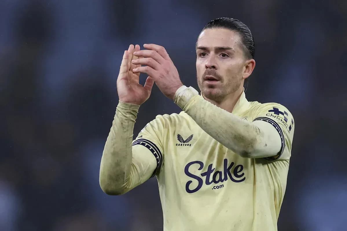 Player applauding fans wearing yellow jersey Player applauding fans wearing yellow jersey