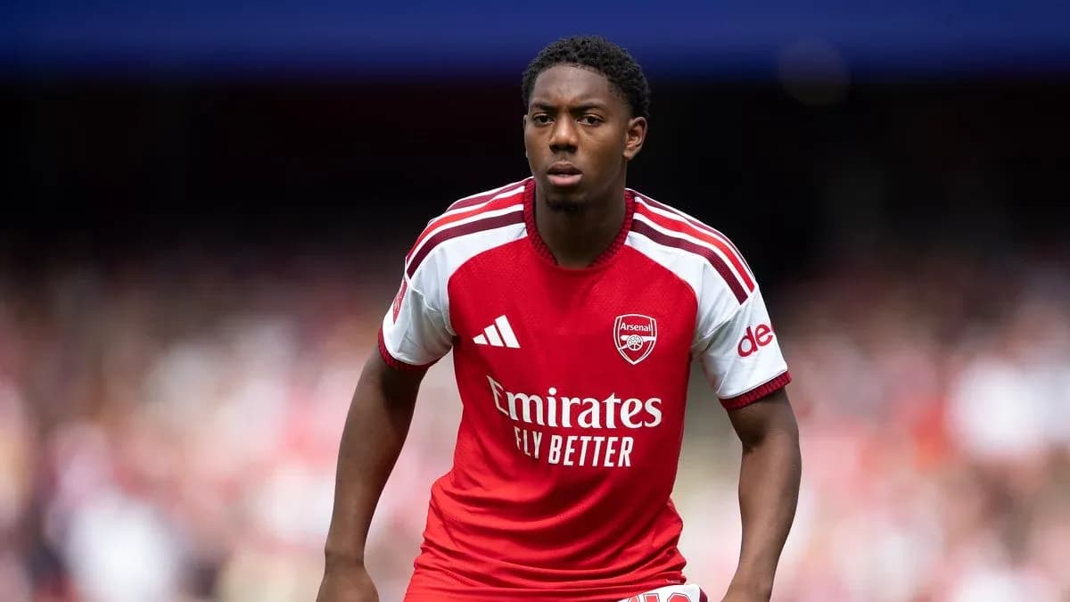 Player in Arsenal kit during match action Player in Arsenal kit during match action