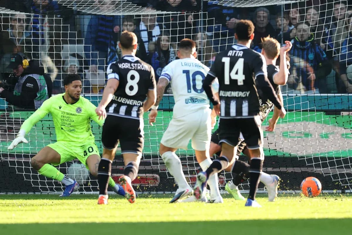 Goalkeeper saves shot during Inter vs Udinese match Goalkeeper saves shot during Inter vs Udinese match