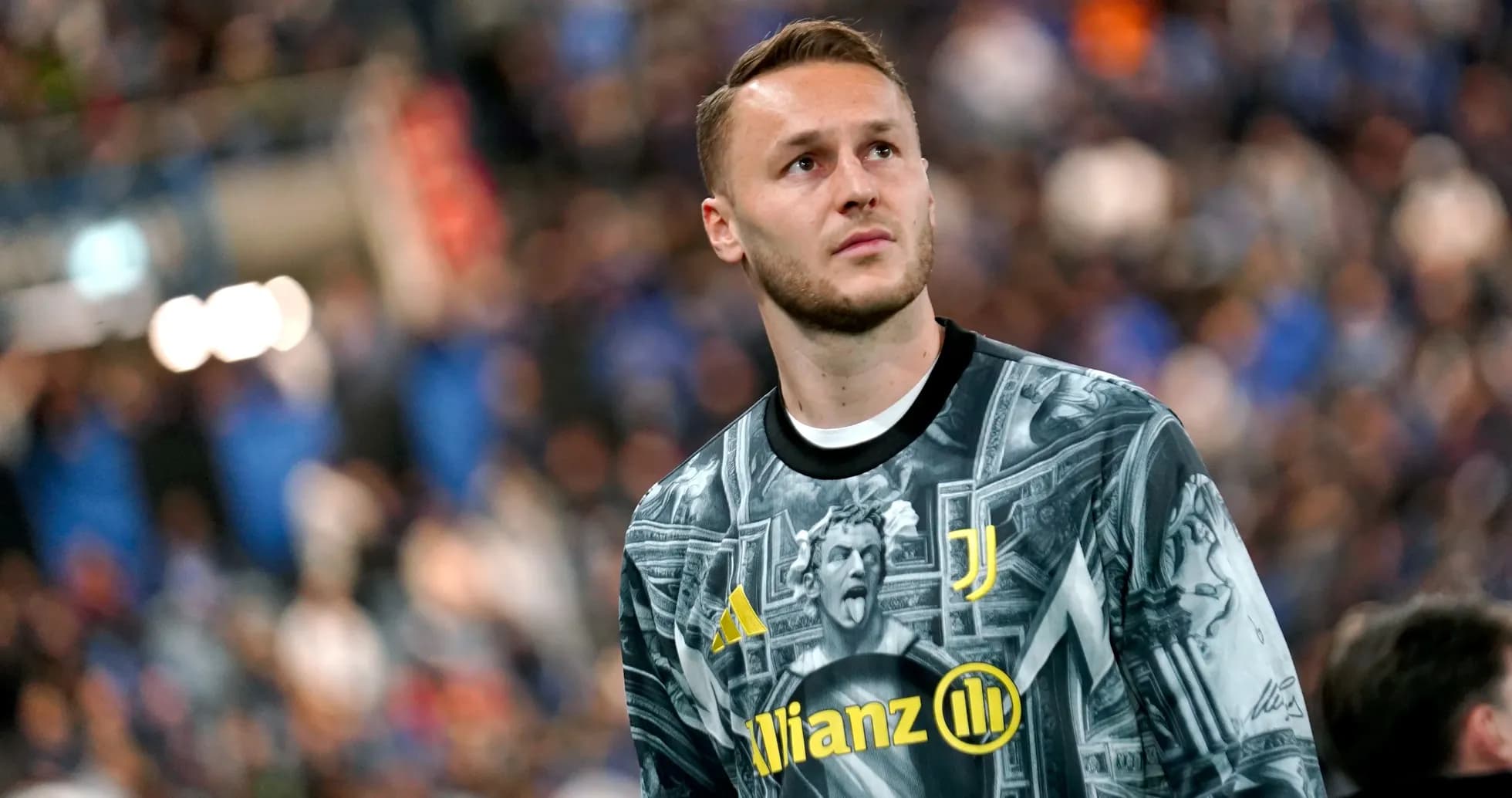 Goalkeeper wearing Juventus jersey before the match Goalkeeper wearing Juventus jersey before the match
