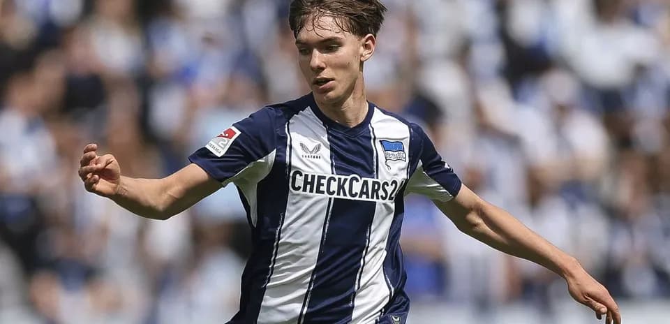 Player in Hertha BSC jersey during match action Player in Hertha BSC jersey during match action