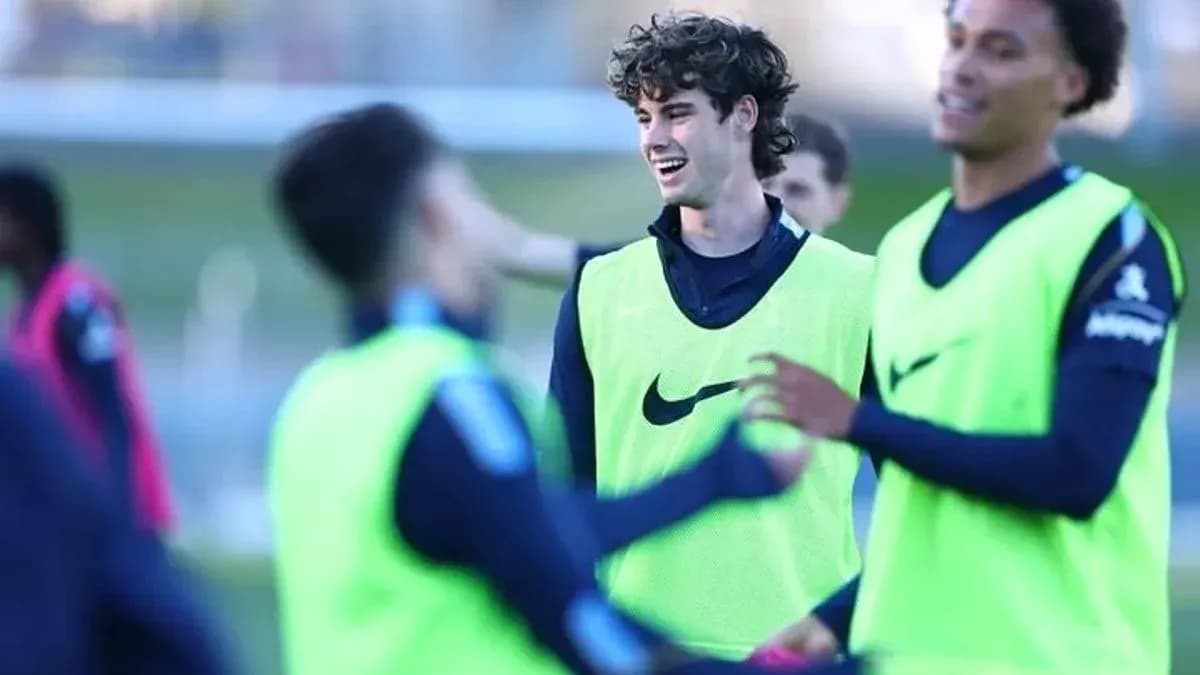 Players in training session wearing green vests Players in training session wearing green vests