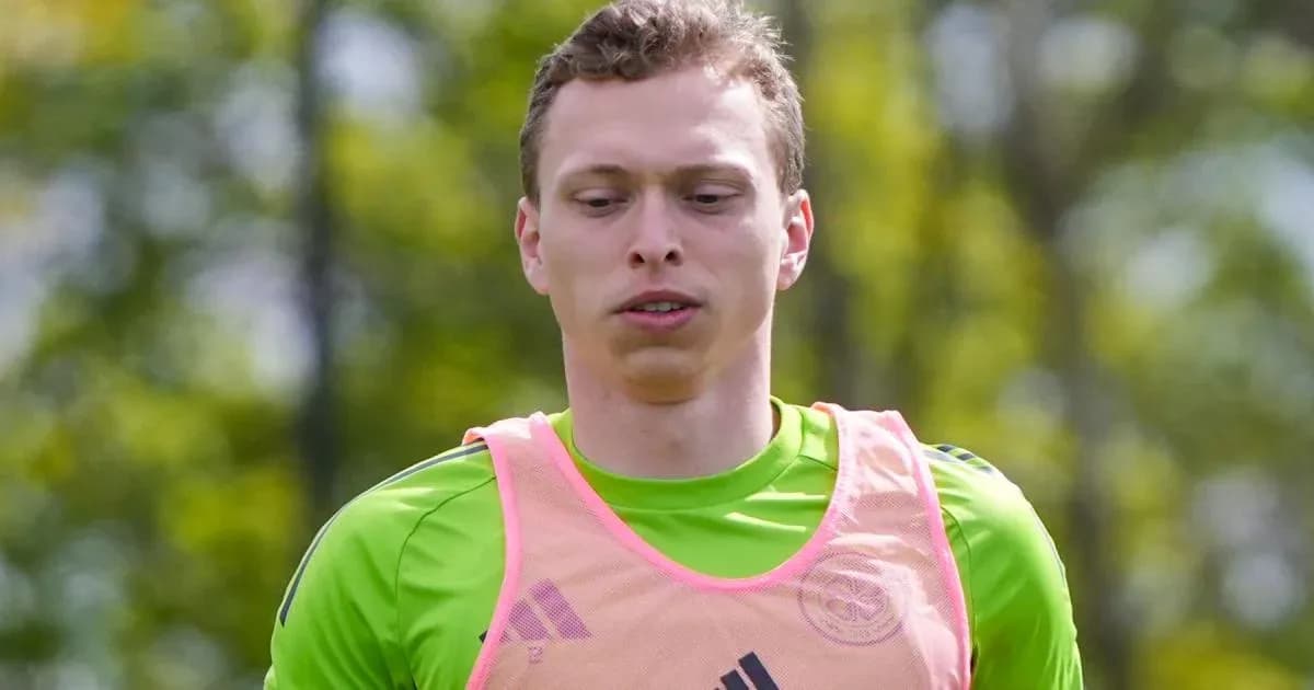 Goalkeeper training in green kit with pink vest Goalkeeper training in green kit with pink vest