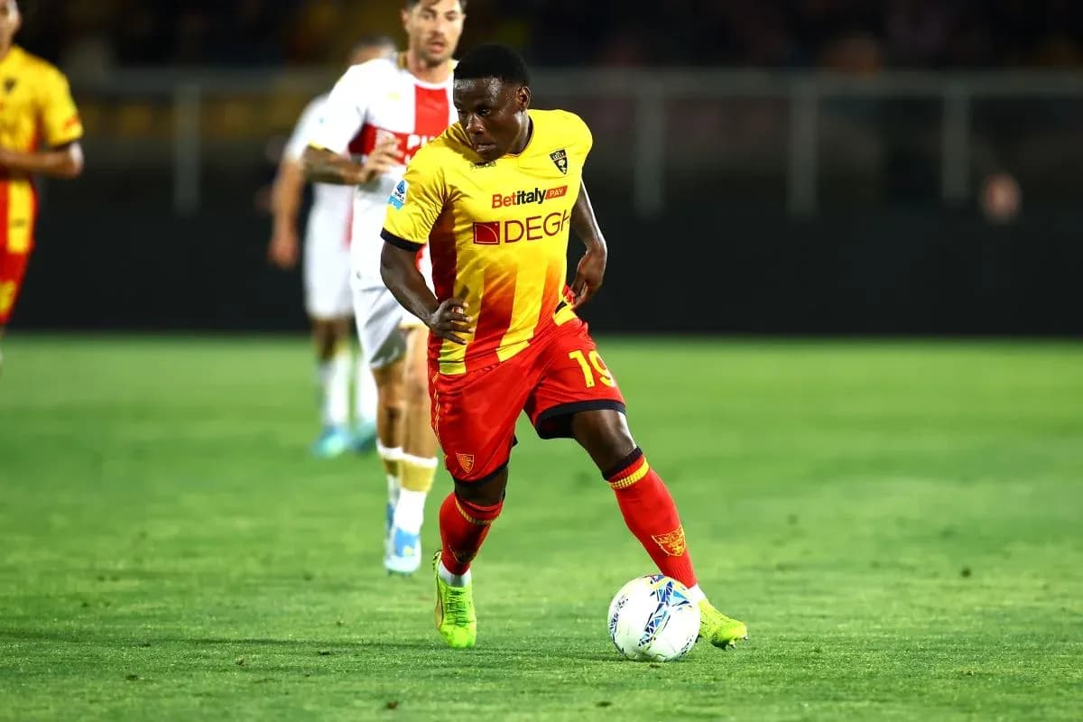 Lecce player dribbling during Serie A match Lecce player dribbling during Serie A match