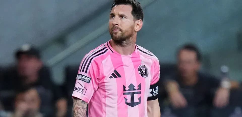 Player in pink jersey during a soccer match Player in pink jersey during a soccer match