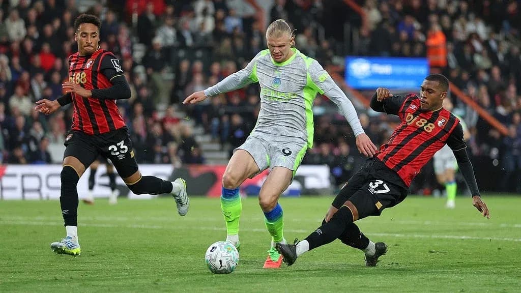 Erling Haaland dribbling between Bournemouth players Erling Haaland dribbling between Bournemouth players