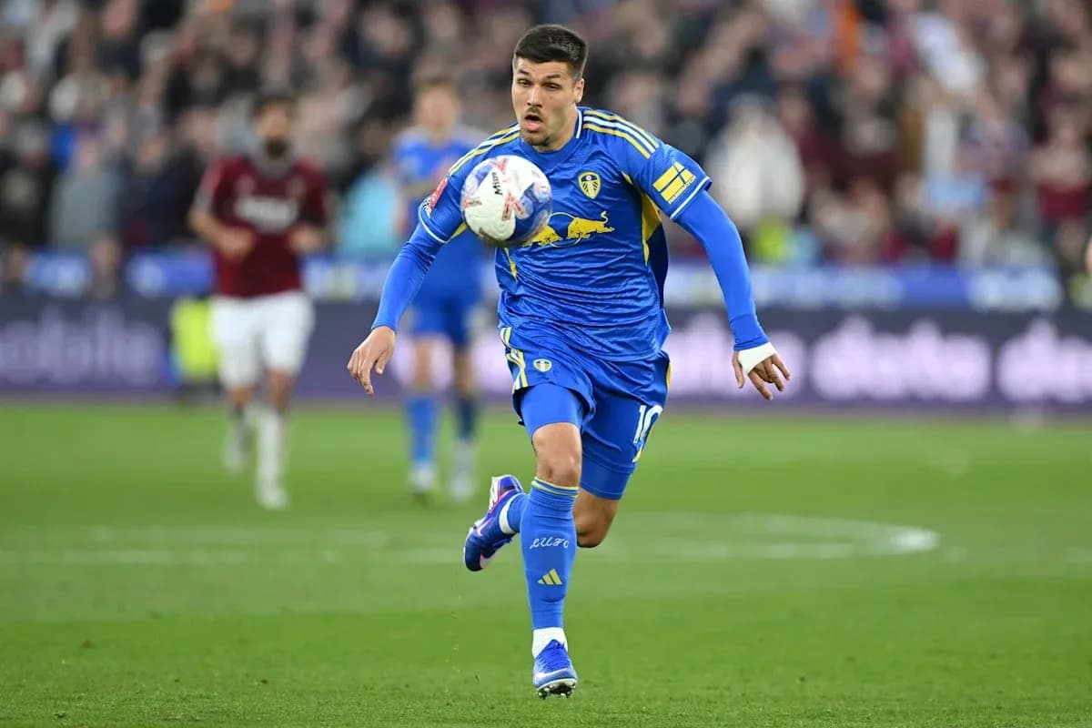 Player in blue kit controlling the ball on field Player in blue kit controlling the ball on field