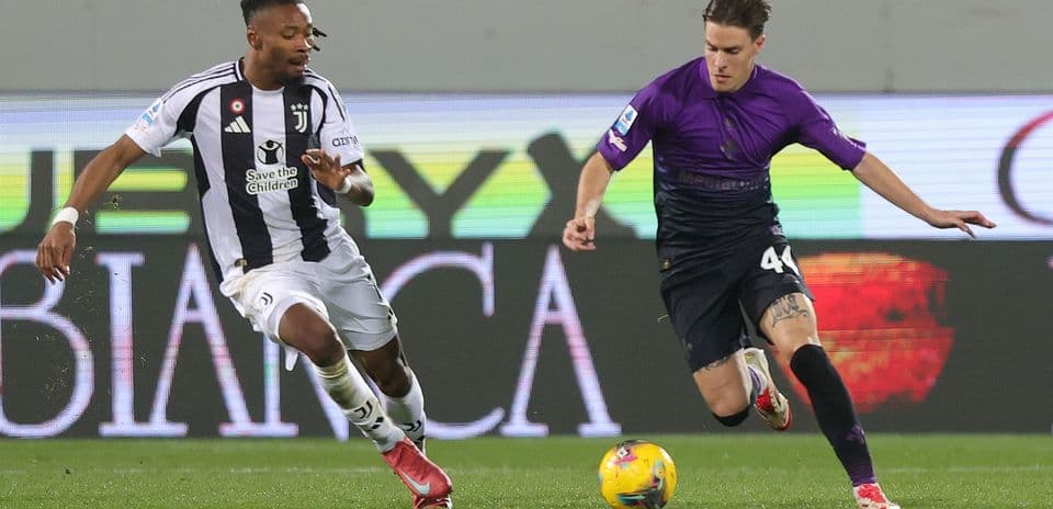 Juventus player chasing ball against Fiorentina Juventus player chasing ball against Fiorentina