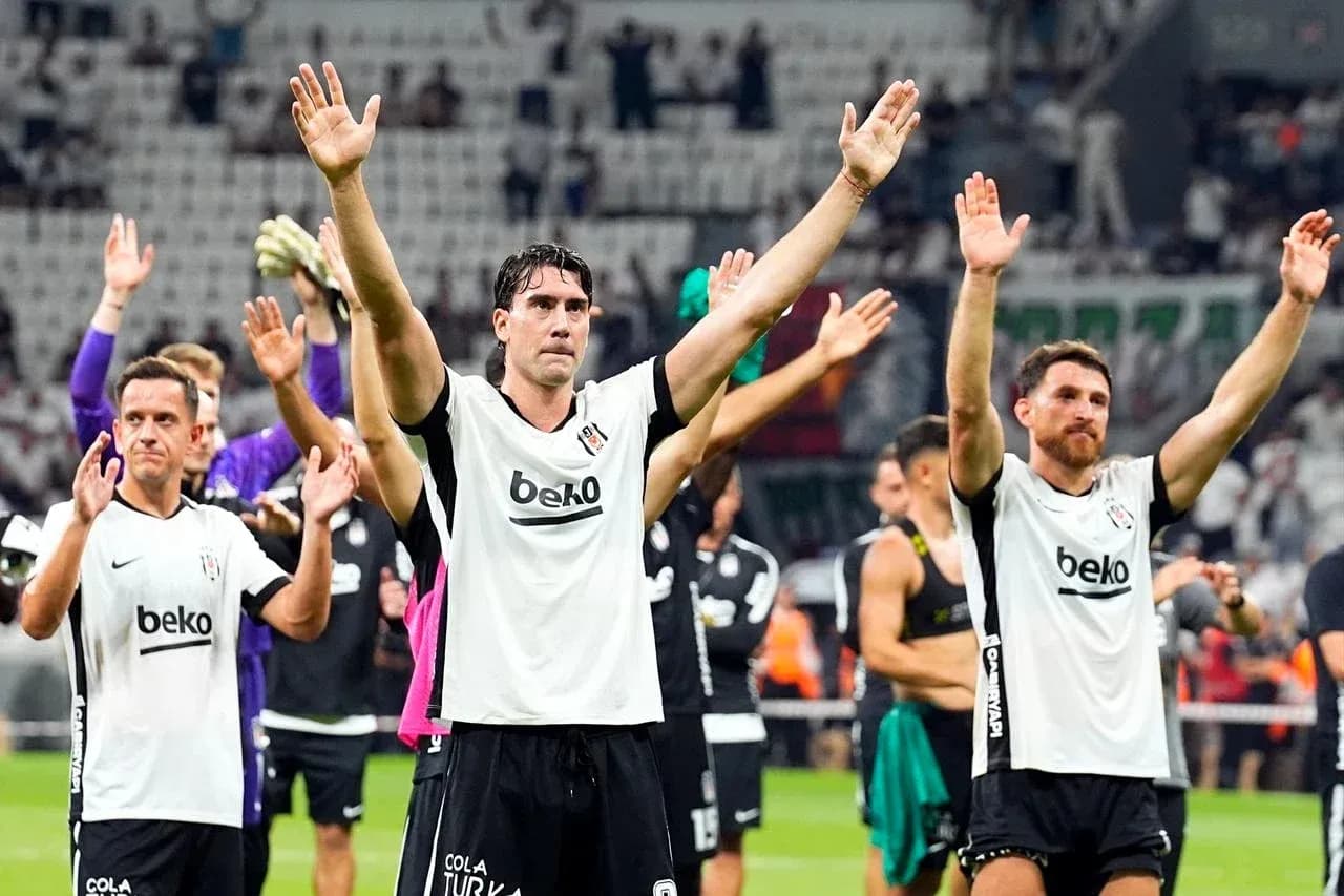 Beşiktaş players celebrating after a match Beşiktaş players celebrating after a match