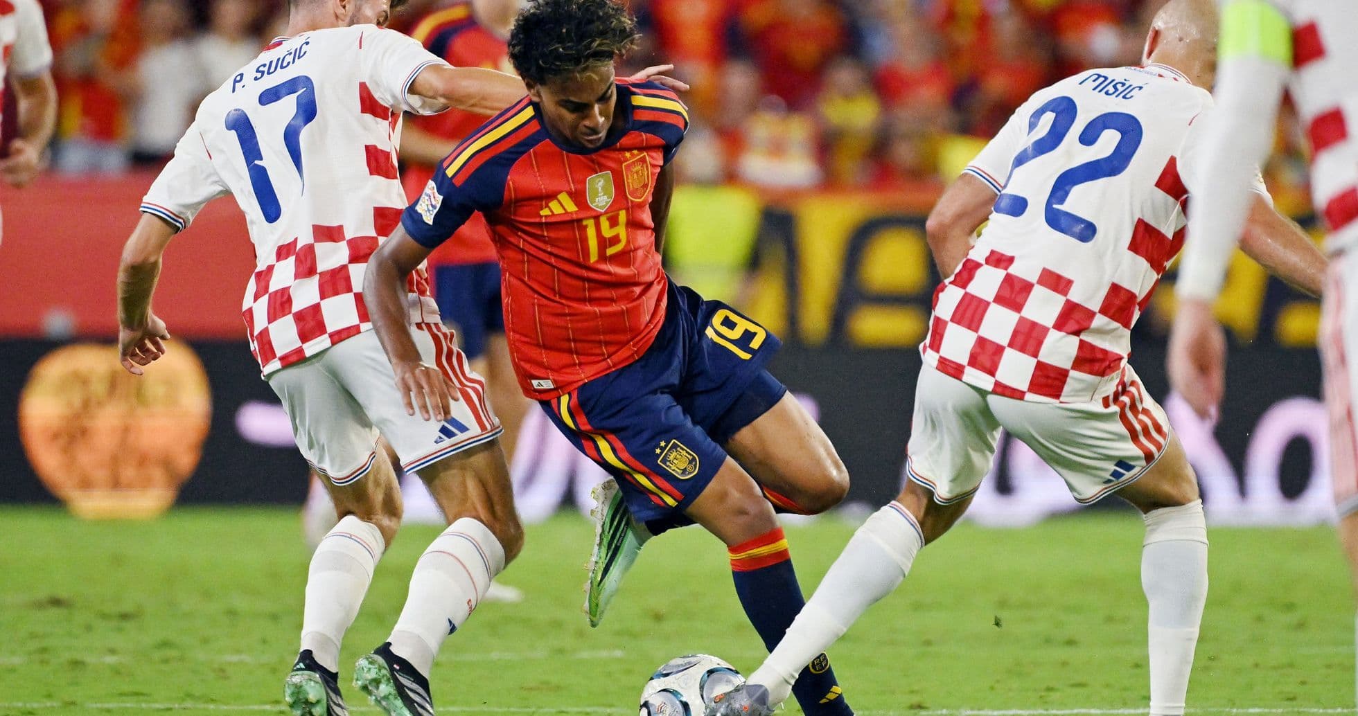 Lamine Yamal Shines with Perfect 10/10 as Spain Crush Croatia 4-1 in Nations League Lamine Yamal Shines with Perfect 10/10 as Spain Crush Croatia 4-1 in Nations League